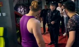 女生夹腿视频,揭秘女生夹腿视频背后的心理奥秘